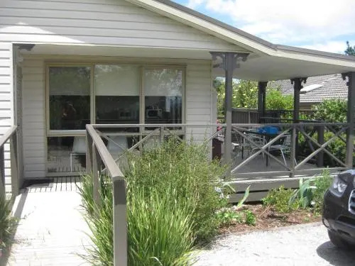 Emerald Hills Cottage