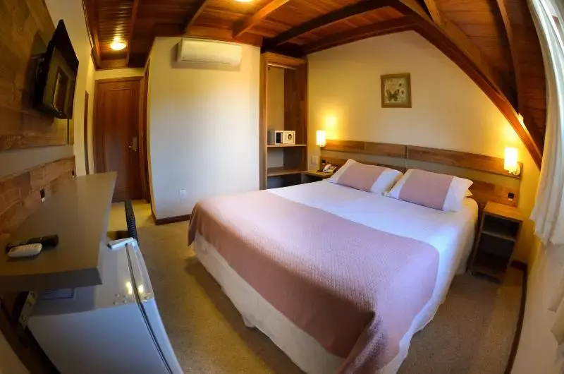 Deluxe Double room (full double bed)