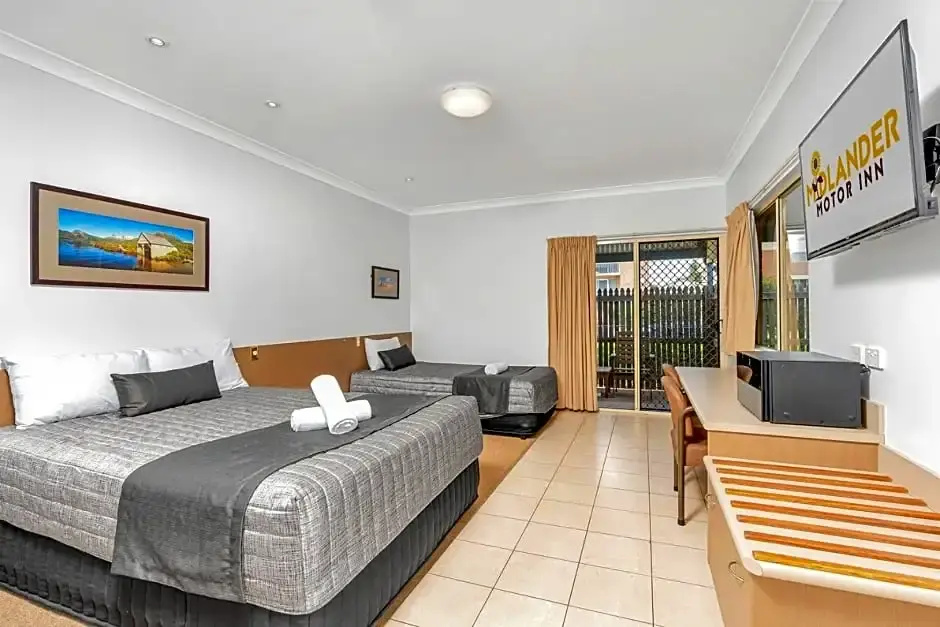 Executive Quadruple room with courtyard view (full double bed)