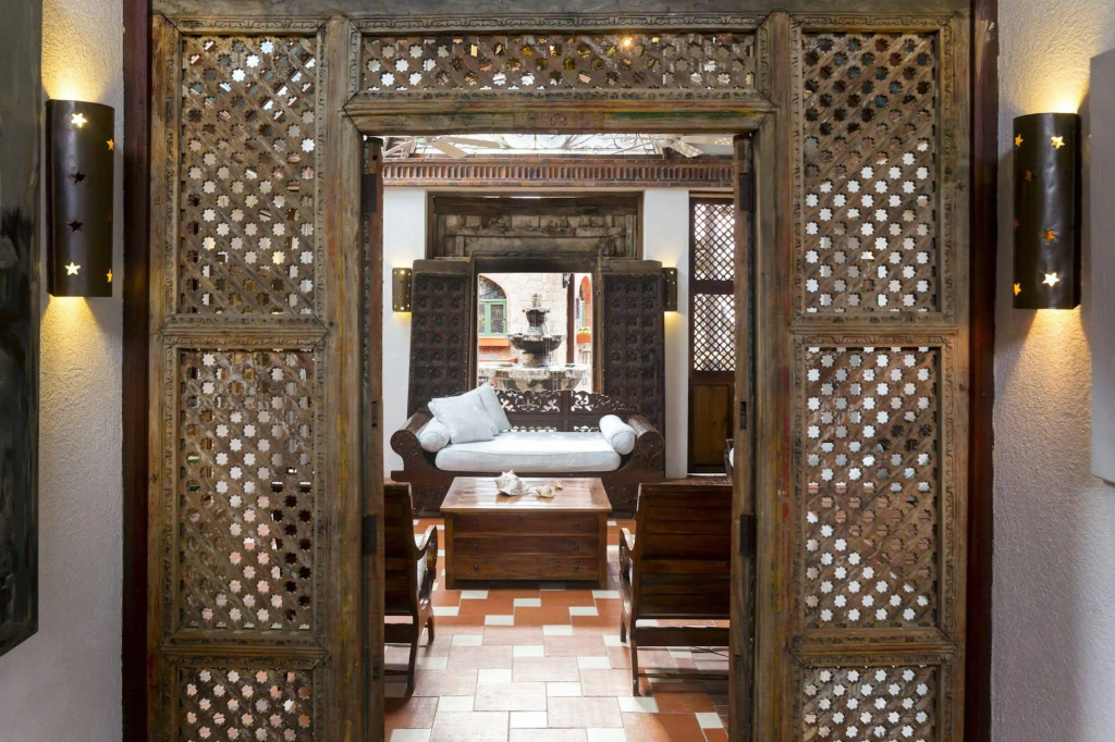 Lobby & Reception