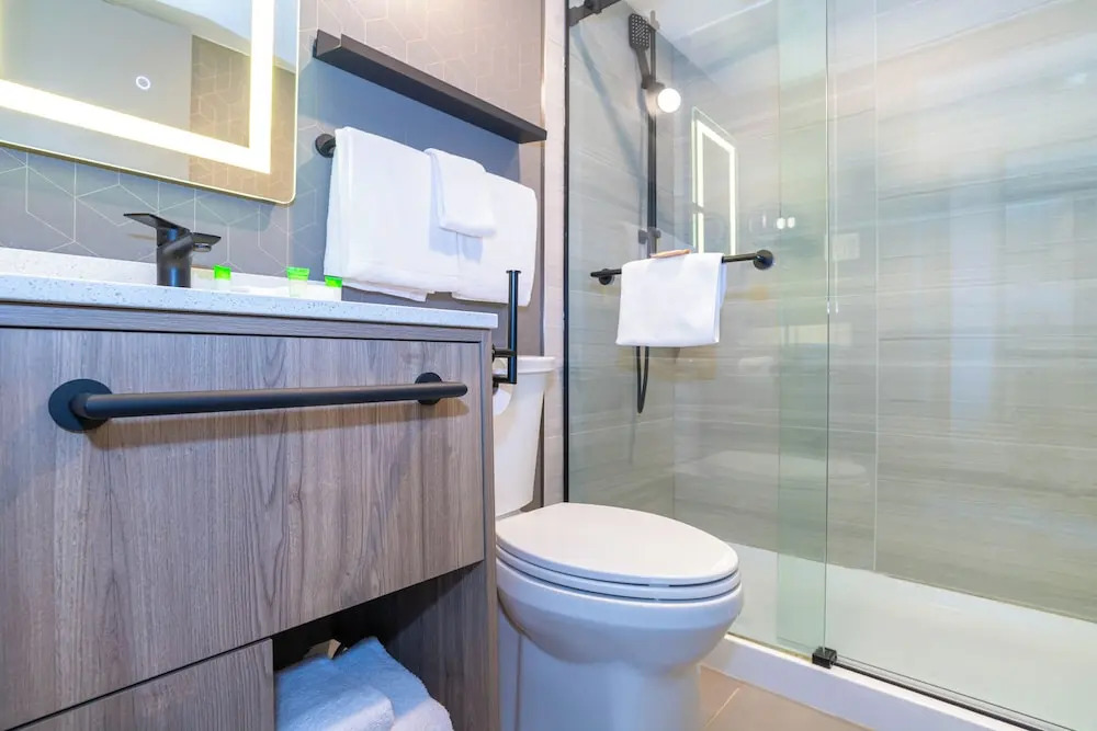 Четырёхместный номер Grand в Sandman Hotel Vancouver Downtown