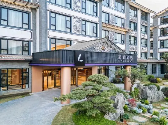 Heqing Fenghua Hotel in Dali
