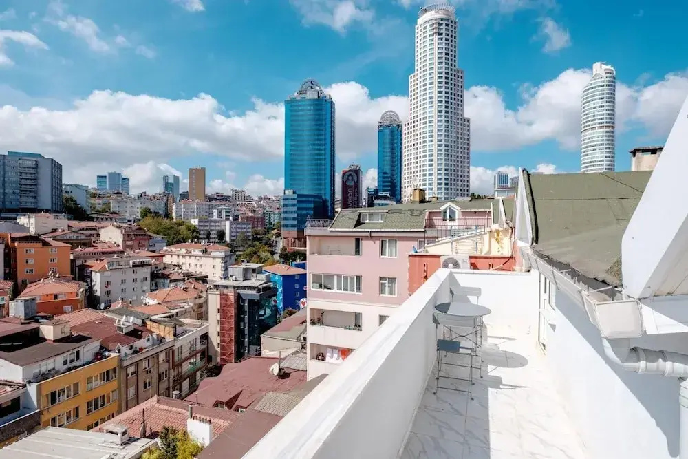 Vibrant Duplex With Terrace 2 min to Cevahir Mall