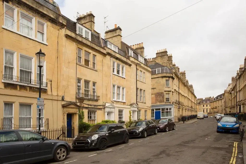 1 Bed Georgian Apartment in Bath City Centre