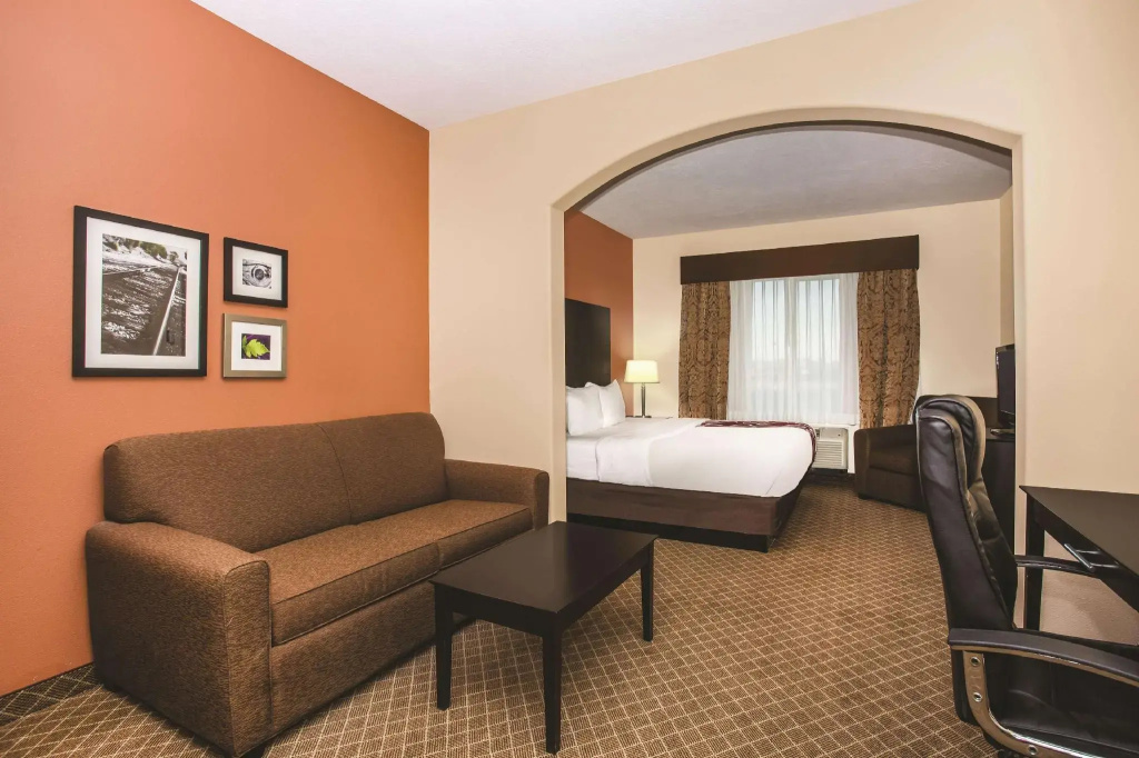 Deluxe Double room (full double bed)