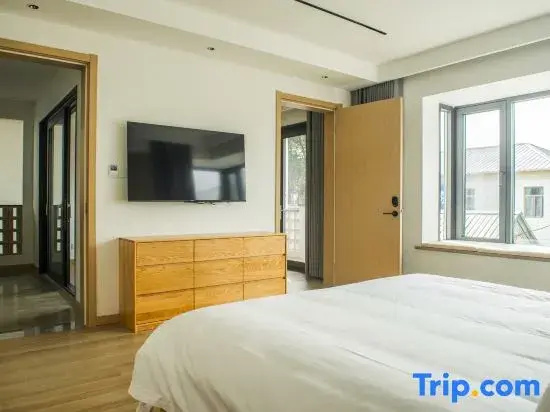 Double Suite (full double bed)
