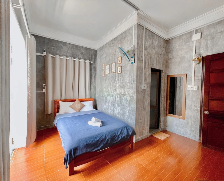 Superior Triple room with city view