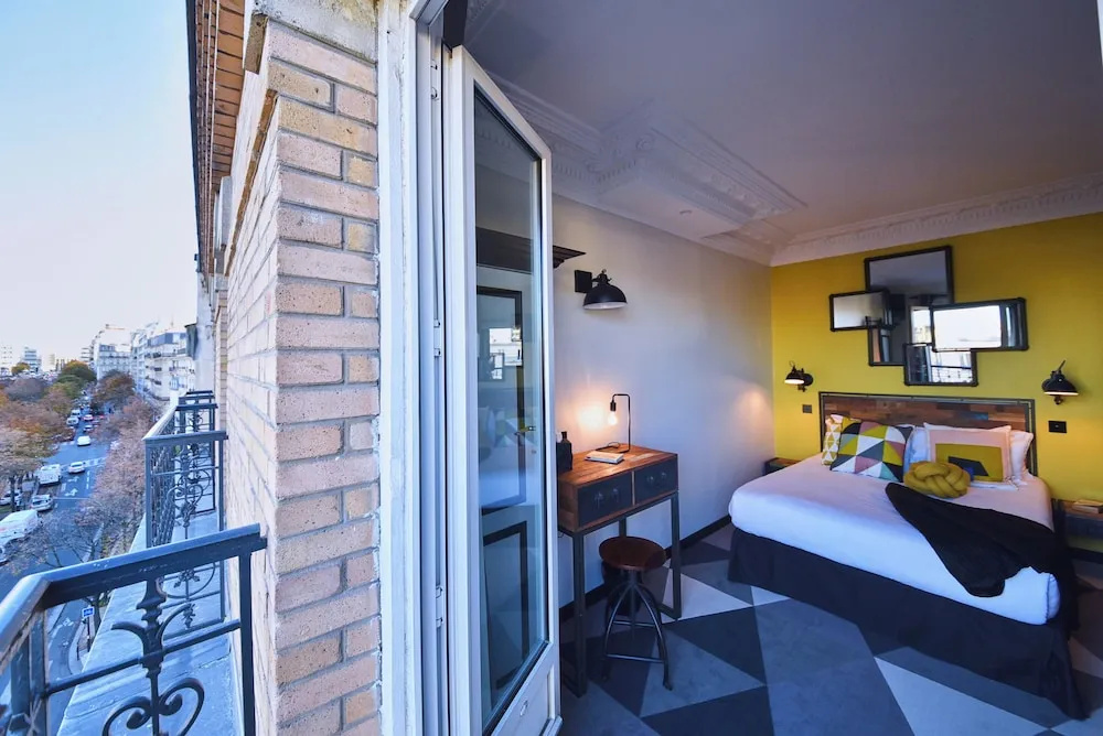 Madrigal hotel 169