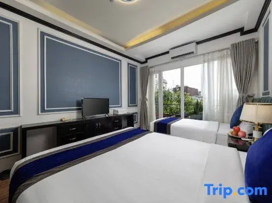 Deluxe Triple room with balcony