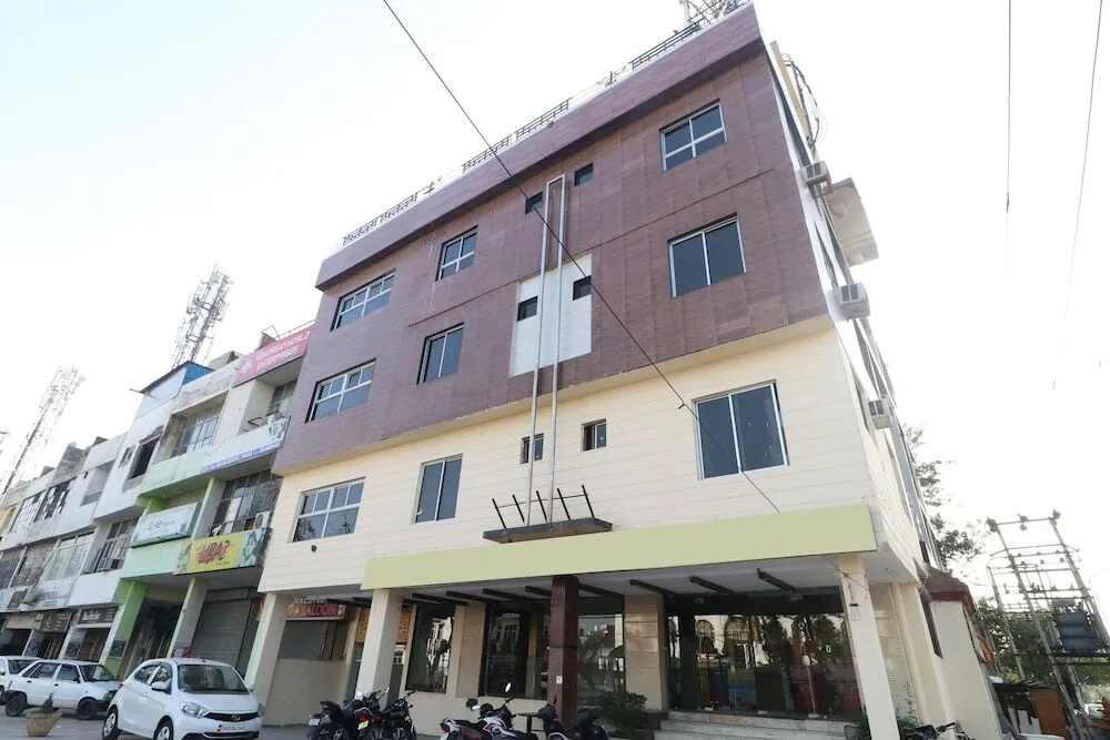 Golden View Hotel by OYO Rooms