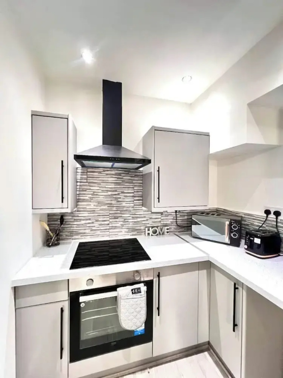 Stylish Spacious 1Bd Apt-kingbed-10min Heaton Park - фото 7