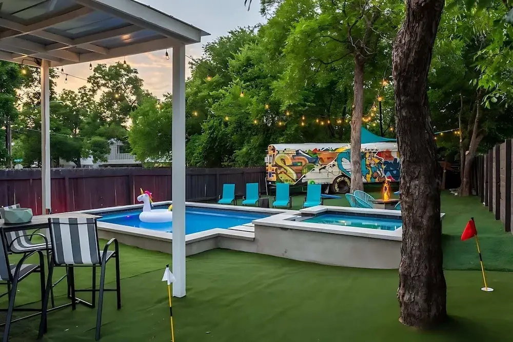 Downtown Austin Oasis w Pool & Hot Tubsleeps 18