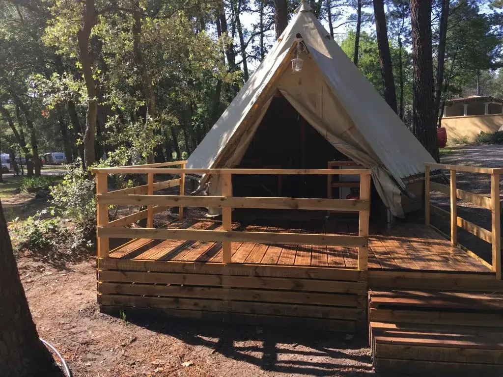 Camping La Simioune En Provence