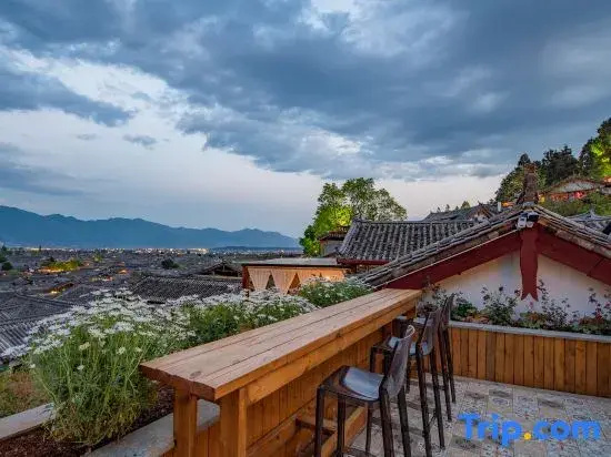 Ting Hua • 360° Ancient Town View Resort (Lijiang Ancient Town Branch)