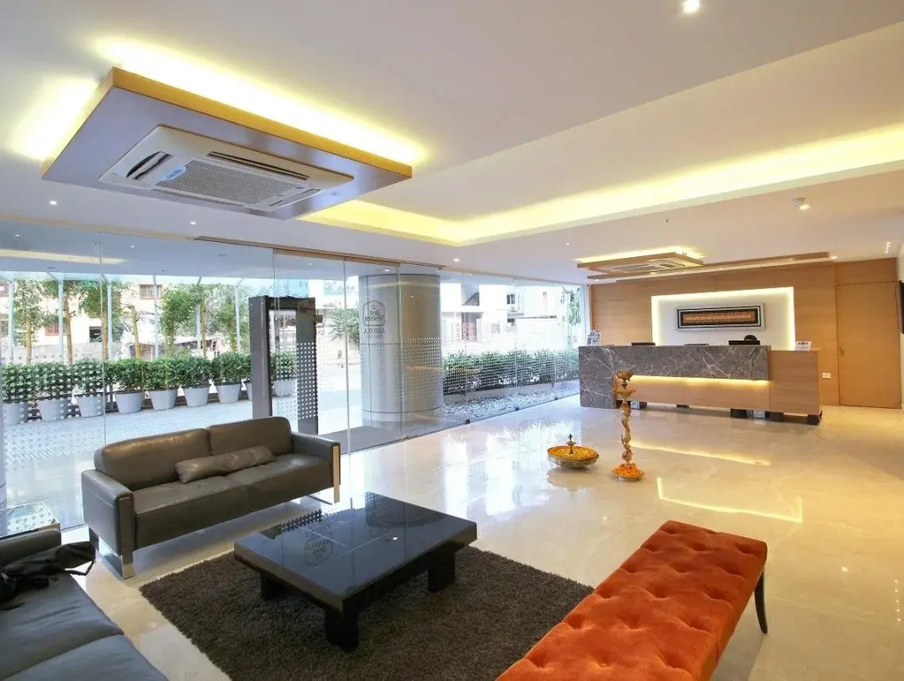 Lobby & Reception