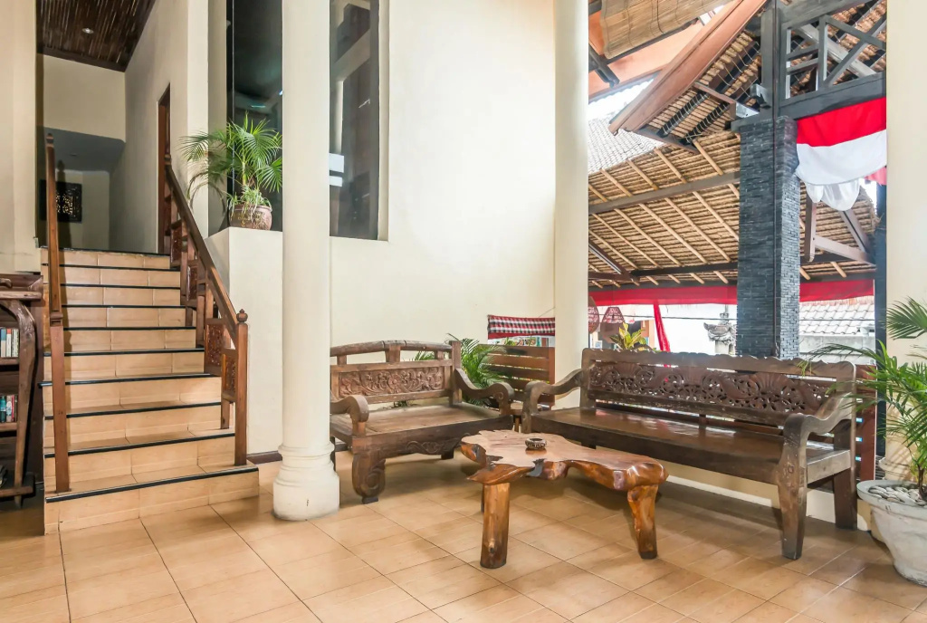 ZEN Rooms Kuta Flora