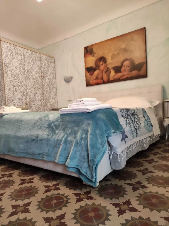 Classic Double room with city view (full double bed)
