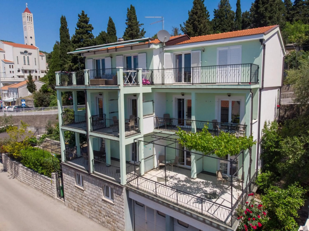 Apartments & rooms Leon