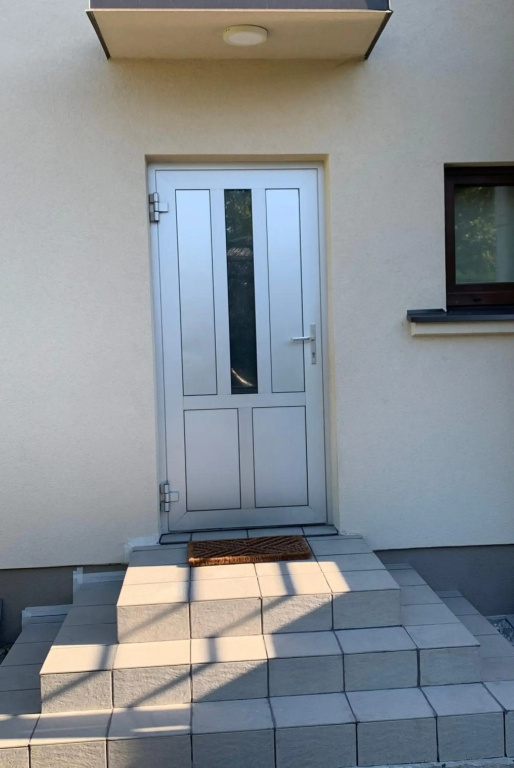 Private room, private bathroom, private entrance in private house