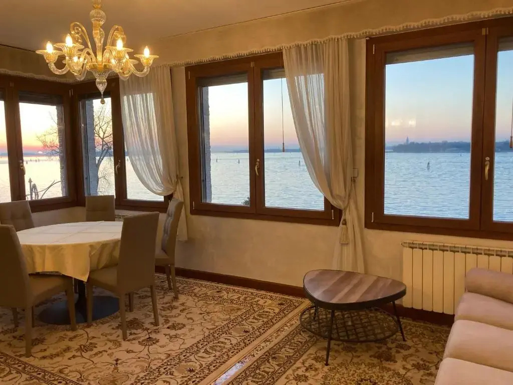 1 Bedroom Apartment with bay view