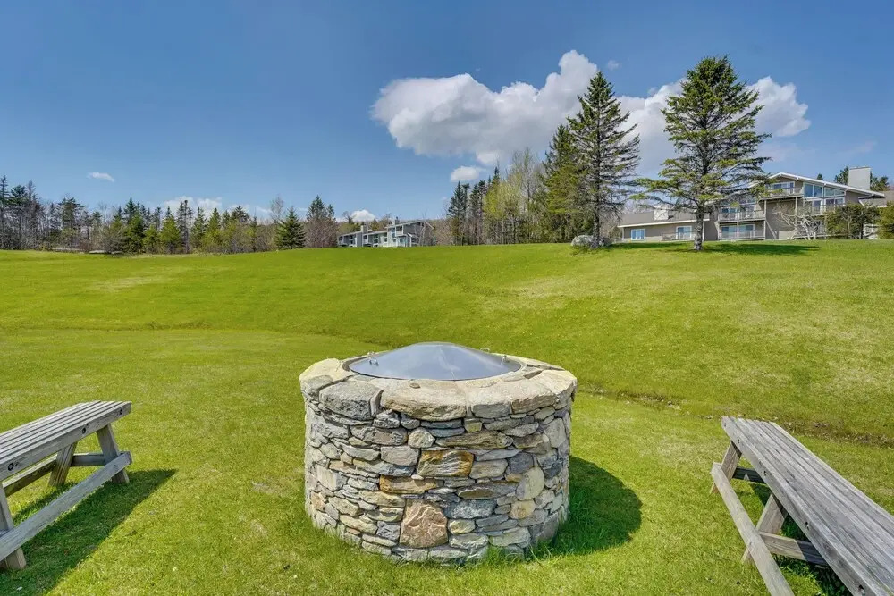 Ski-in/ski-out Peru Condo w/ Fire Pit & Grill! - фото 19