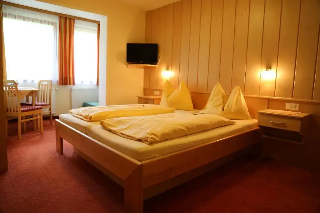 Standard Triple room with balcony