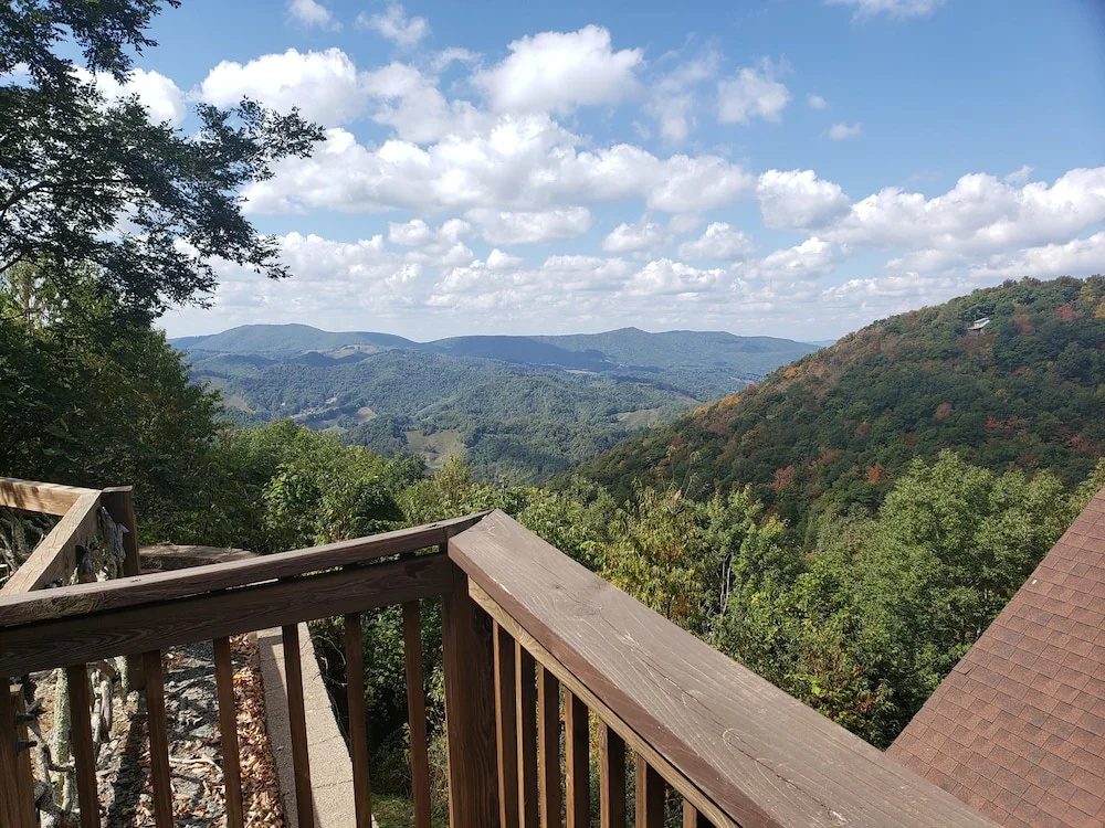Faraway Skies Hot Tub, Total Privacy, 20 Mins to Boone
