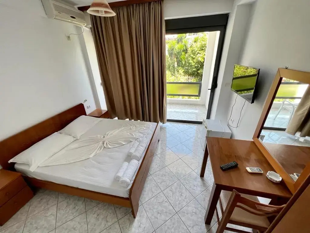 Standard Double room with mountain view (full double bed)