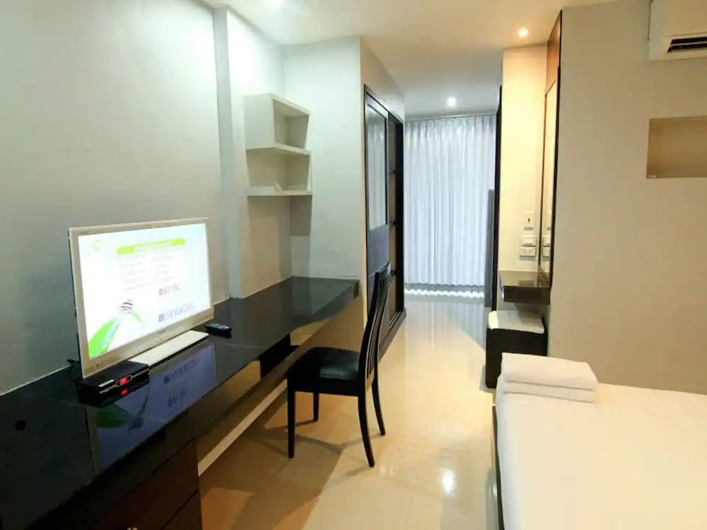 Standard Double room with city view (full double bed)