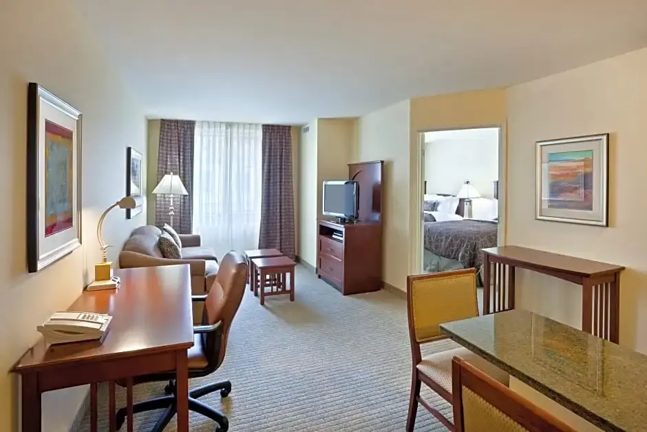 Staybridge Suites Everett-Paine Field by IHG - Chambres
