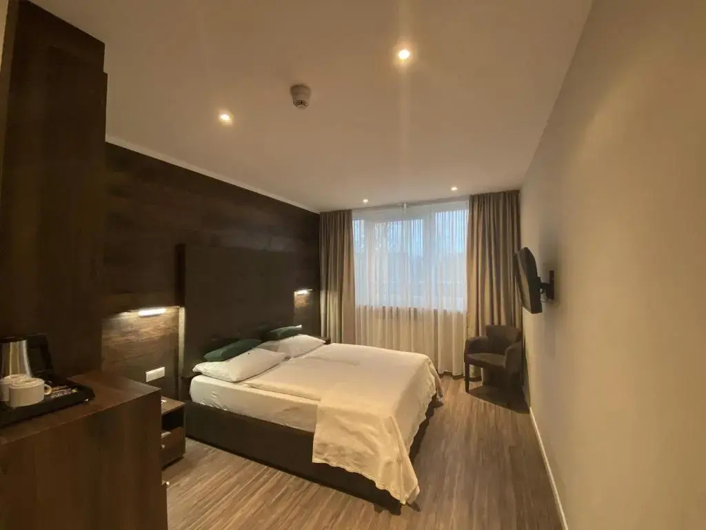 Standard Double room (full double bed)