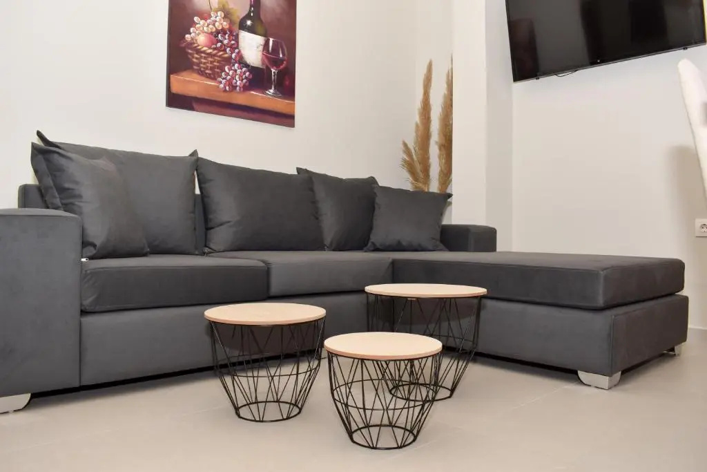 2 bedroom Villa with swimming pool-BBQ!
