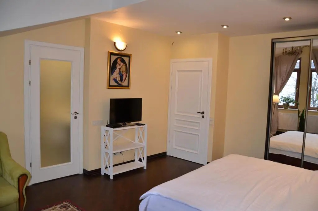 Superior Double room with city view (full double bed)