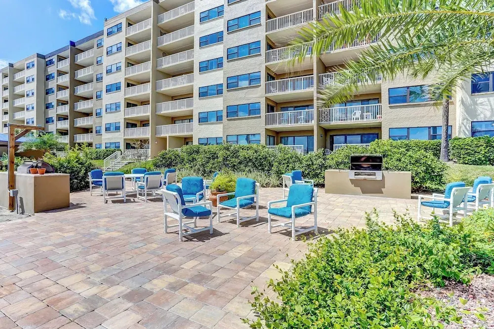 7th Floor, Corner Property on the top Floor With Easy Beach Access Exclusive Fishing Pier
