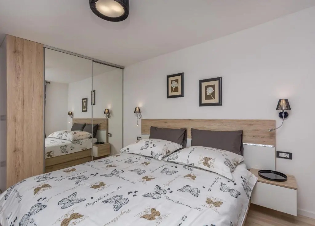 2 Bedrooms Apartment