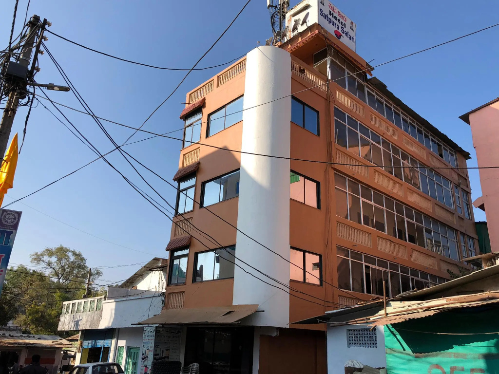 Hotel Satpura Safari