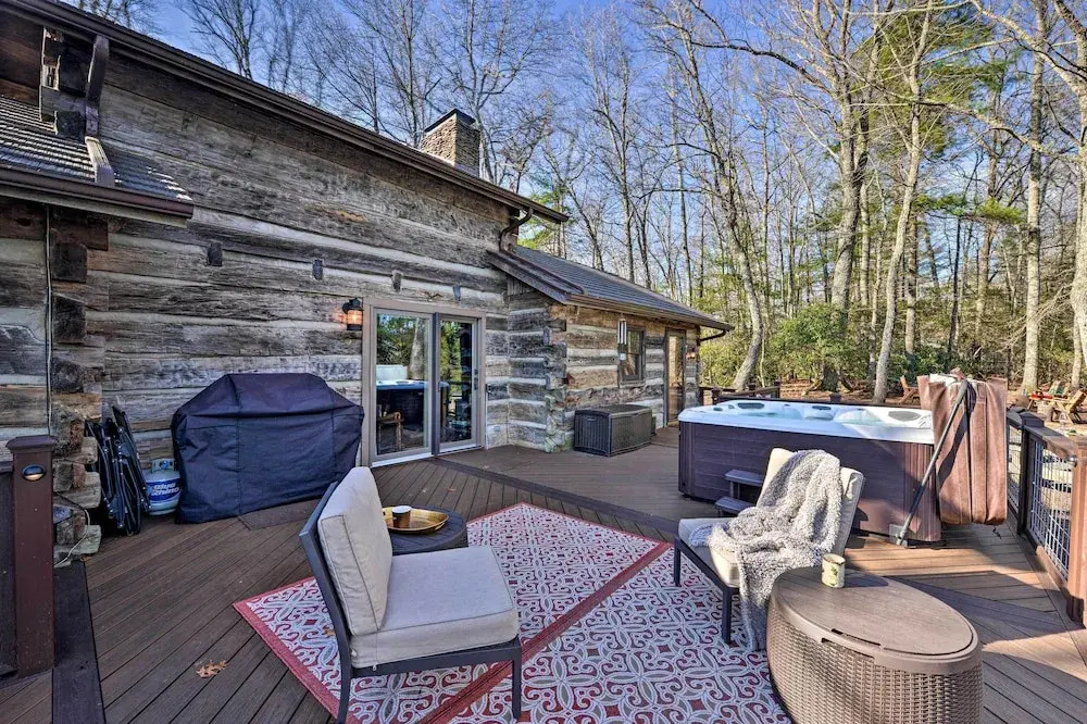 Cabin Near Boone w/ Hot Tub & Mountain Views