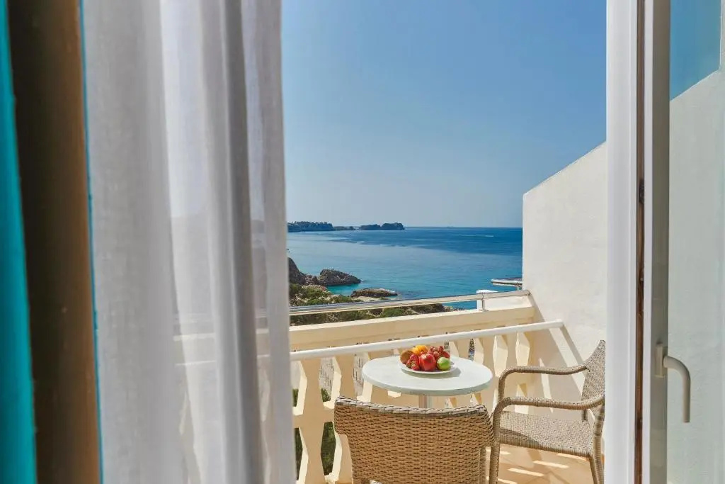Standard Double room with partial sea view (full double bed)
