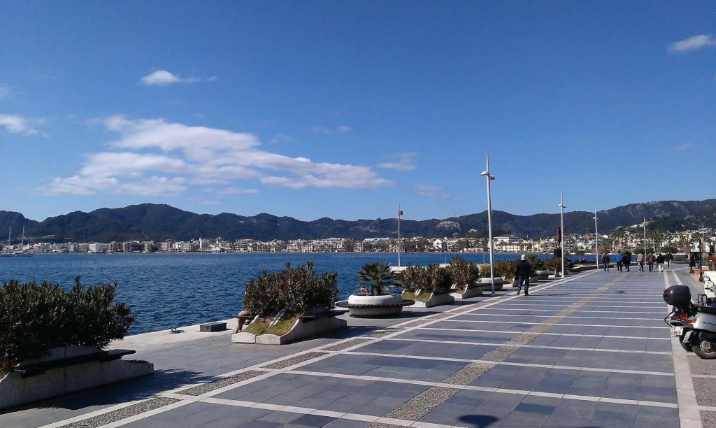 Beach & Waterfront
