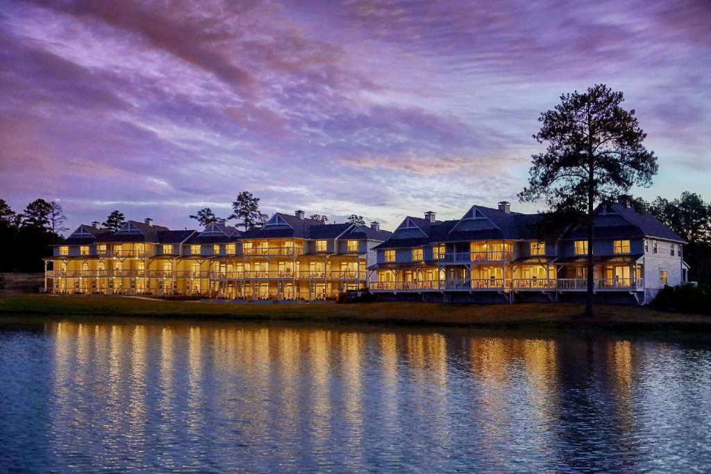 Standard Quadruple room with lake view