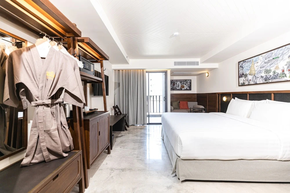 Deluxe Double room with balcony (full double bed)