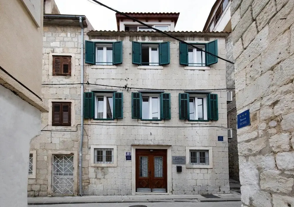 Dominus, Modernly Decorated Suite in City Center