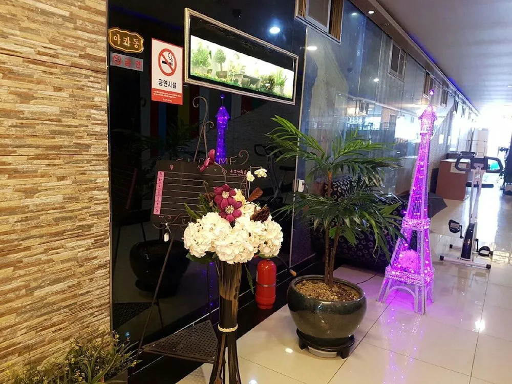 Changwon Comodo House