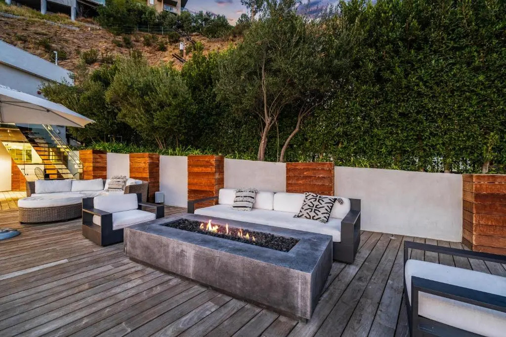 Modern Smart Home With Spectacular Views