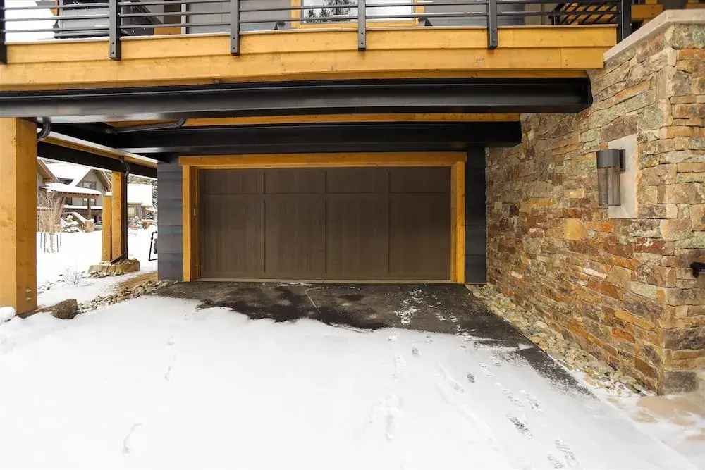 Five Peaks Townhouse with Garage and Hot Tub by RedAwning
