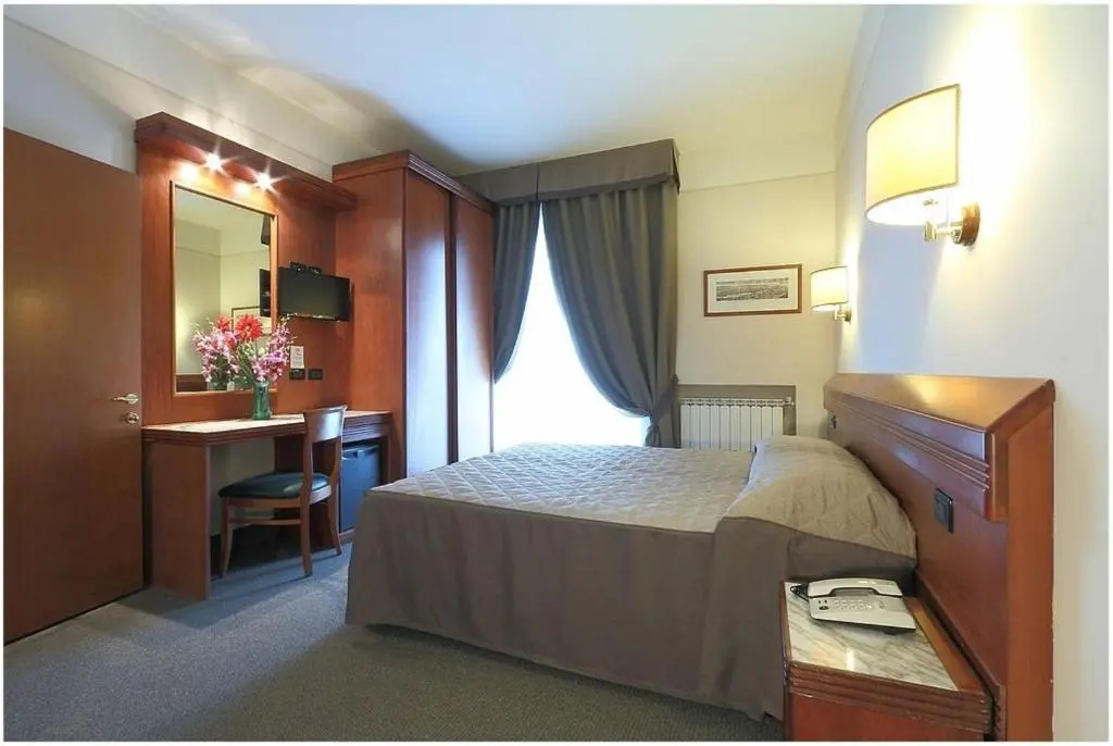 Double room (full double bed)