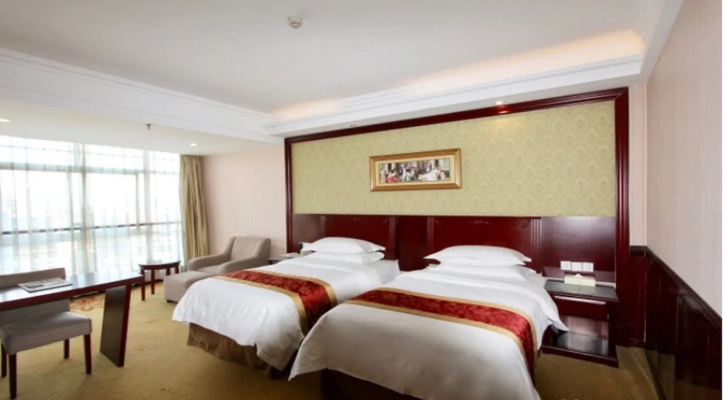 Vienna Hotel Zhejiang Haining Yancang Branch - фото 1