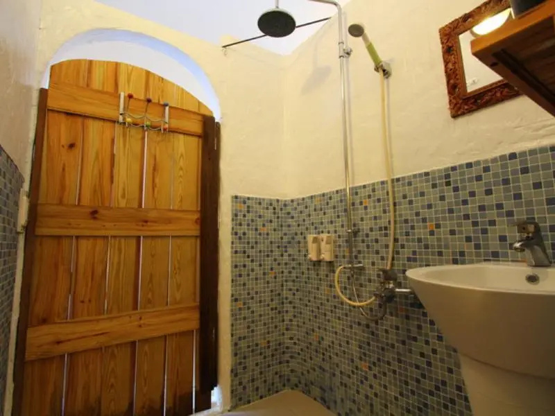 Deluxe Double room (full double bed)