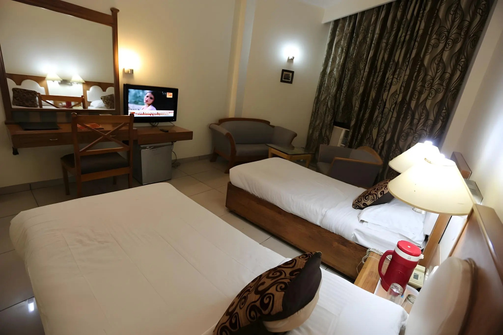 Hotel Devi Grand — 4