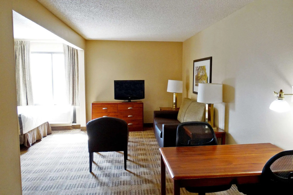 Suburban Studios Macon North - Chambres